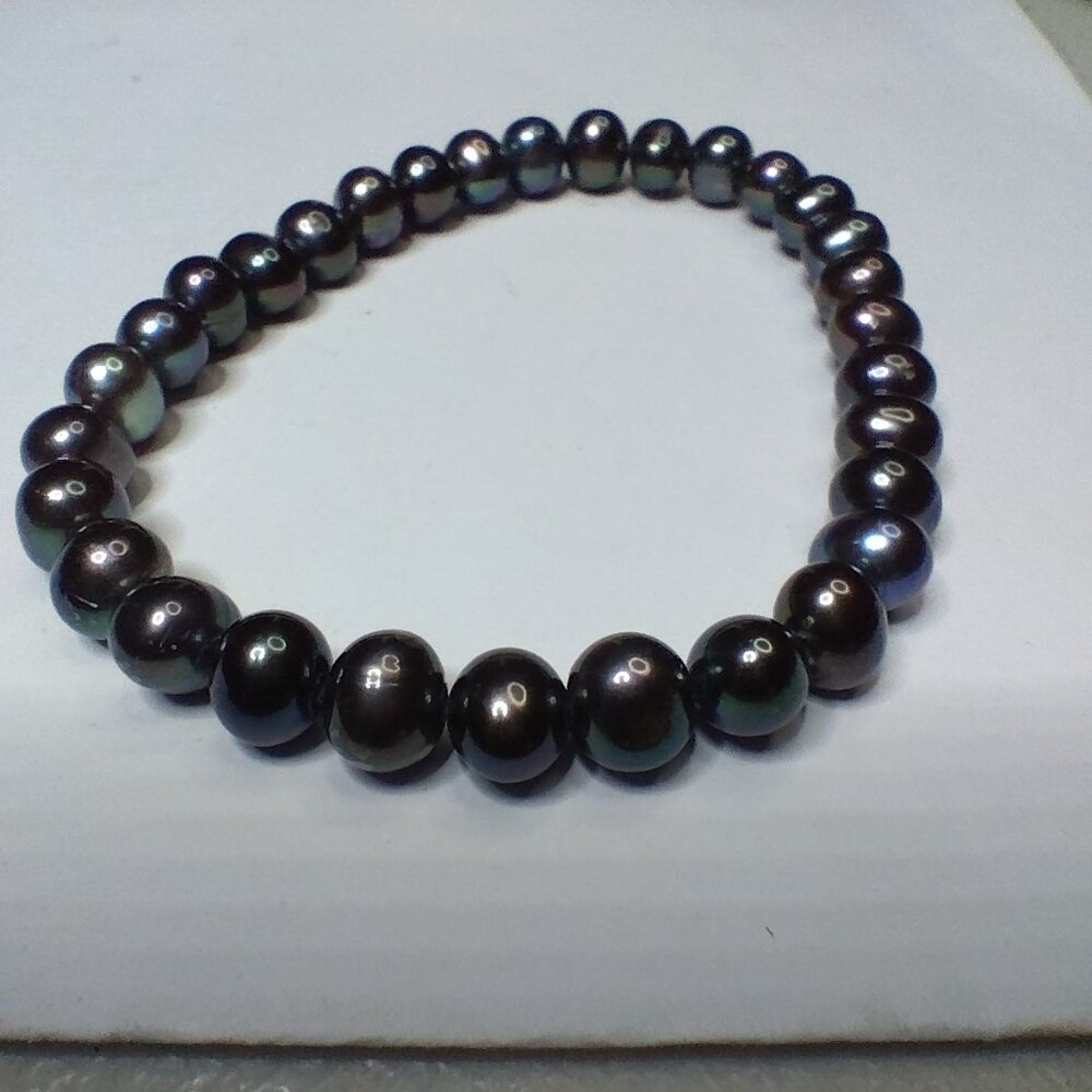Real Peacock Pearl Stretch Bracelet – Iridescent Freshwater Pearls - Picture 6 of 7